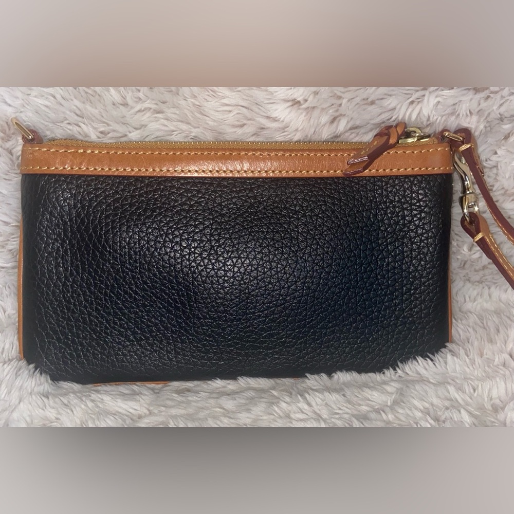 Dooney and Bourke Vintage Black and Tan Wrislet EUC - Picture 2 of 8